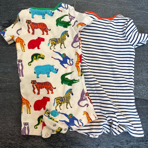 Baby Boden Twin Pack Short Rompers, Multi Jungle Crowd in 9-12M - Picture 4 of 4